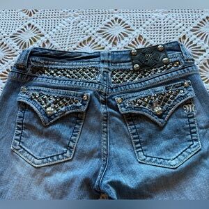 Miss Me capri Jeans for Buckle, size 32💖